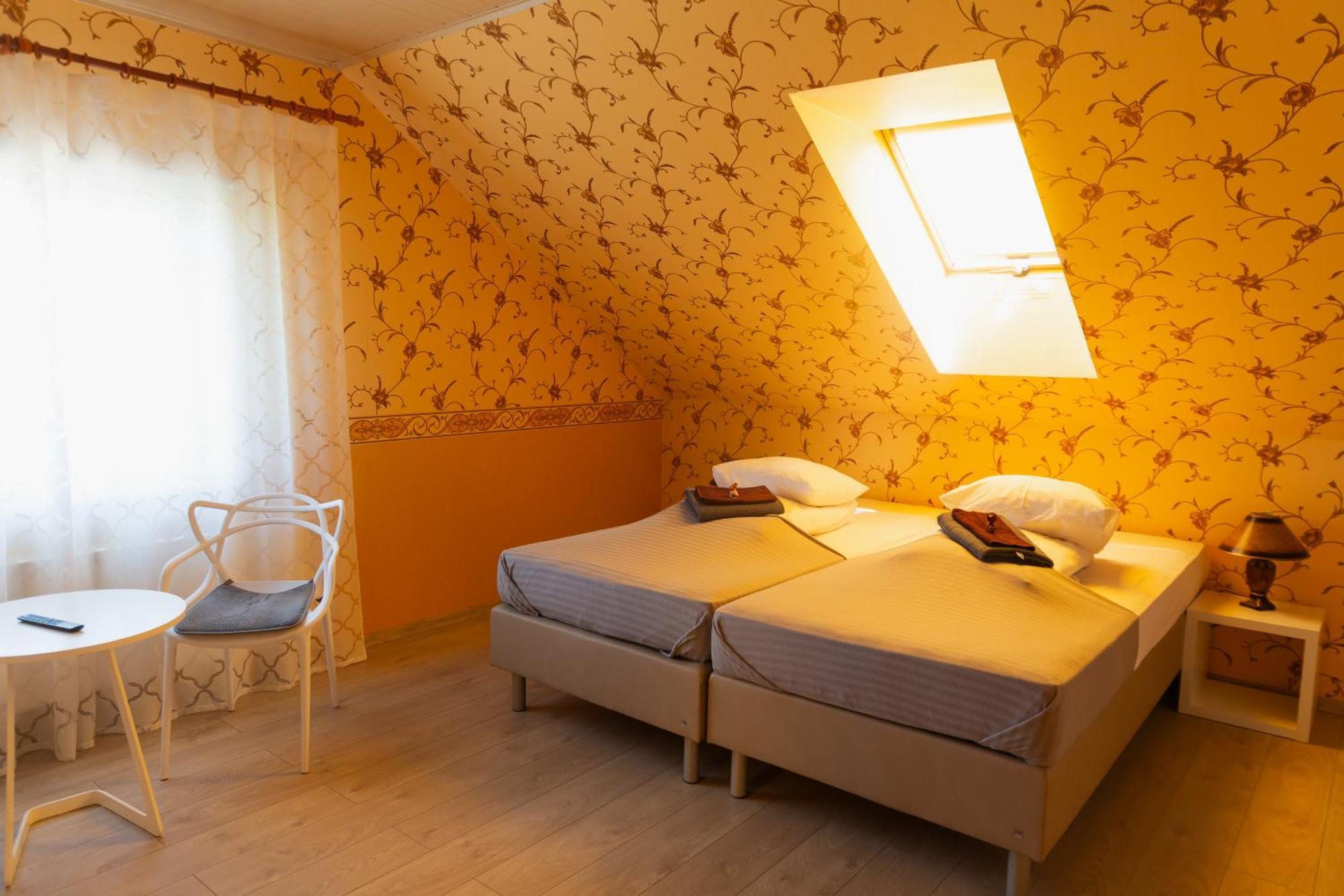 Konrad Family Guesthouse Курессааре Екстер'єр фото