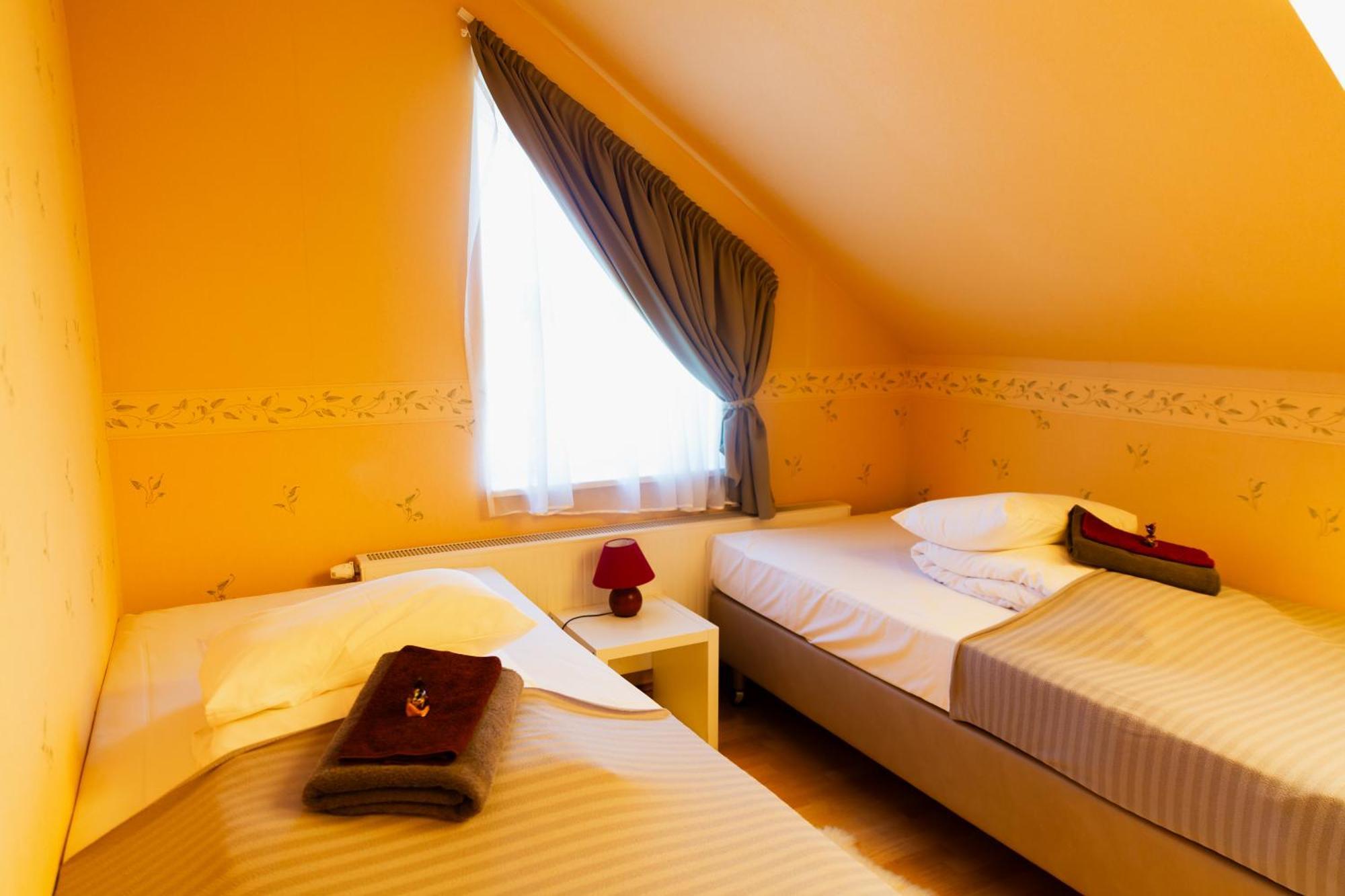 Konrad Family Guesthouse Курессааре Екстер'єр фото